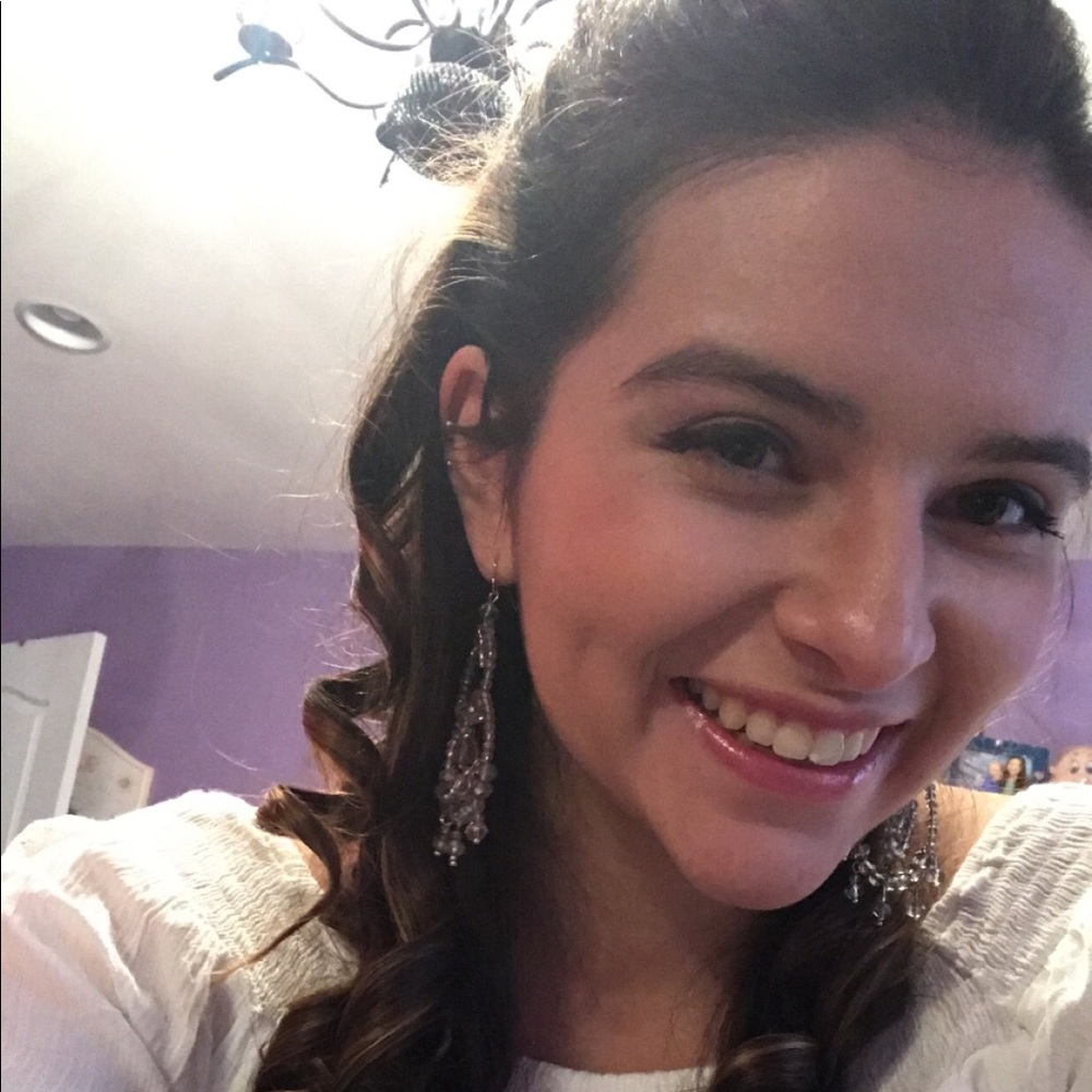 Meet your Posher, Adrianna